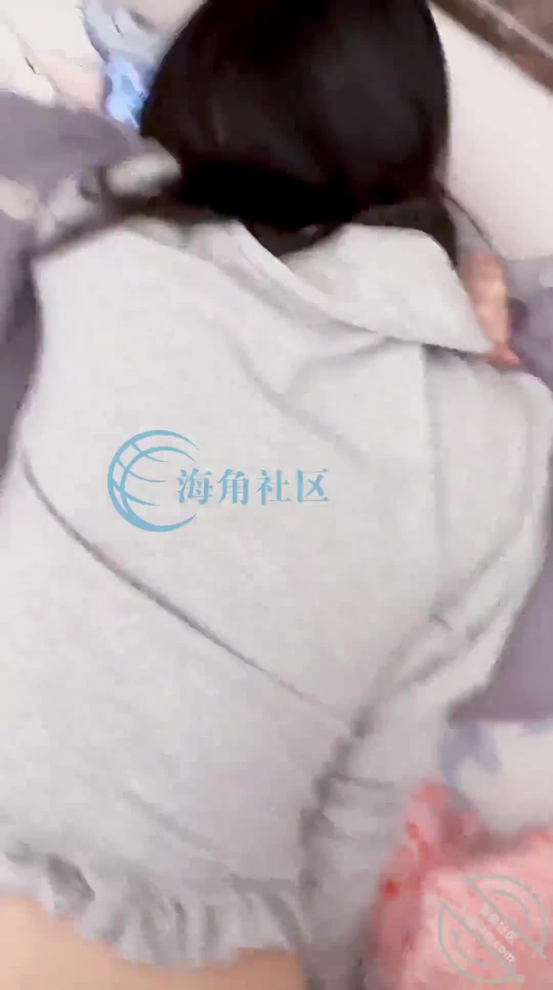 #海角社区 #意淫自己妹妹【原创视频13】没忍住，趁妹妹打游戏对她下手了。