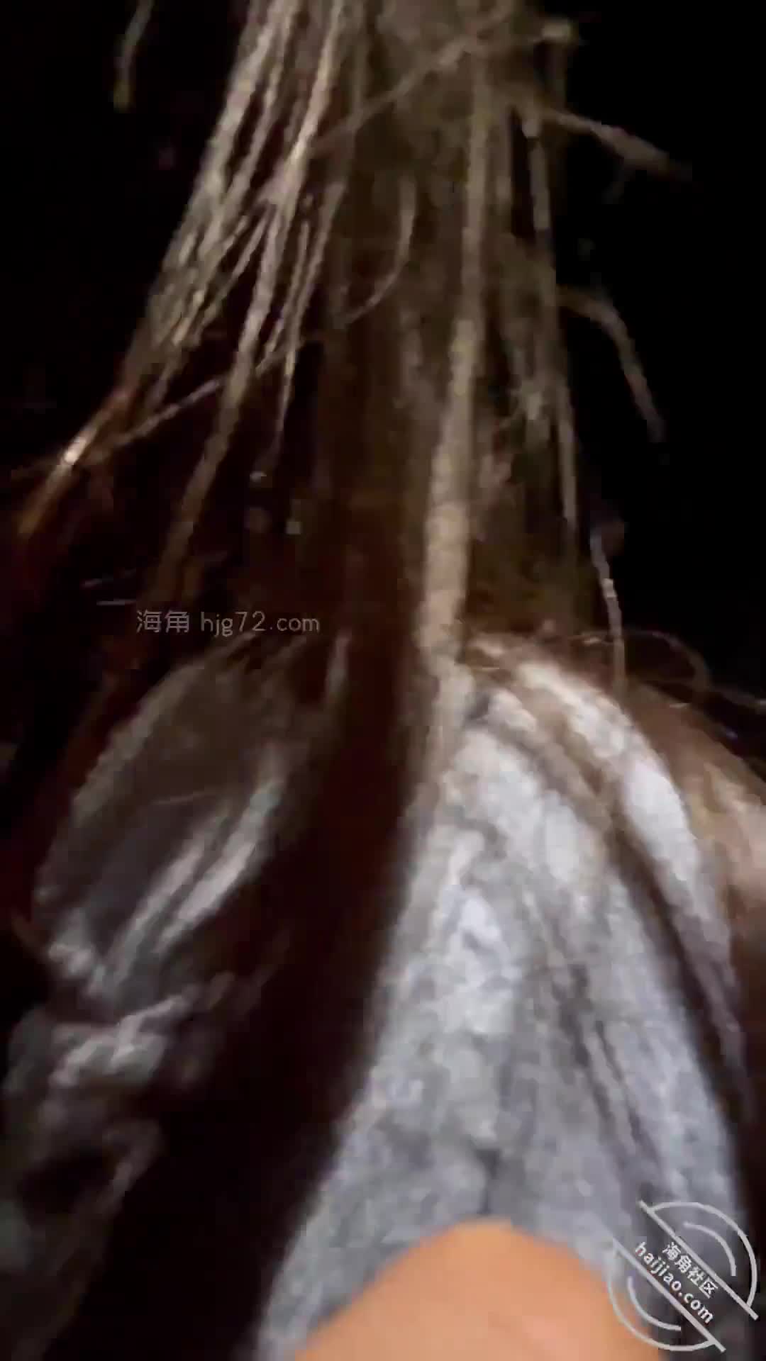 #海角社区 #会喷水的亲姐姐【海角原创视频】姐姐喝多去厕所的时候，我尾随进去直接后入，裤子都弄湿了