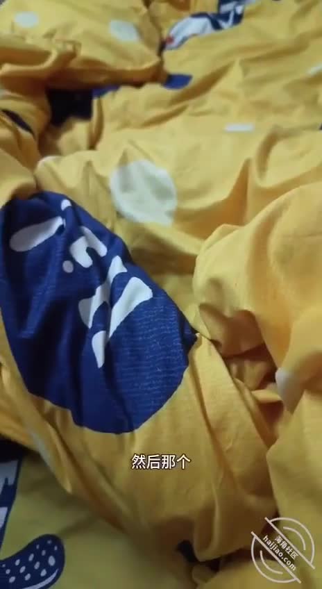 #海角社区 #与母缠绵现在我感觉跟我妈的关系就像情人似的，对我大多数的要求都不抵触了，甚至有些事只是嘴上说着不同意，但身体却很诚实，让我深深感受到了我妈骨子里非常淫荡