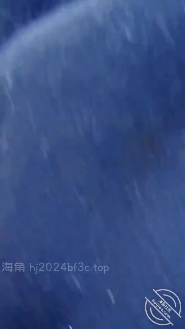 #海角社区 #意淫自己妹妹 【原创视频16】妹妹在厨房和我爸打电话，趁机扯掉内裤按餐桌上狂操不敢出声