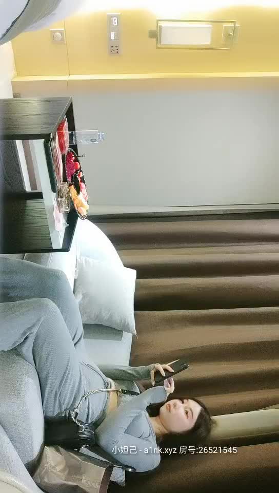 #少妇 #出轨    出轨，极品少妇，美乳白嫩大挺，调情狂干，残暴输出狂干，小骚货浪叫连绵不绝，听着就有感觉