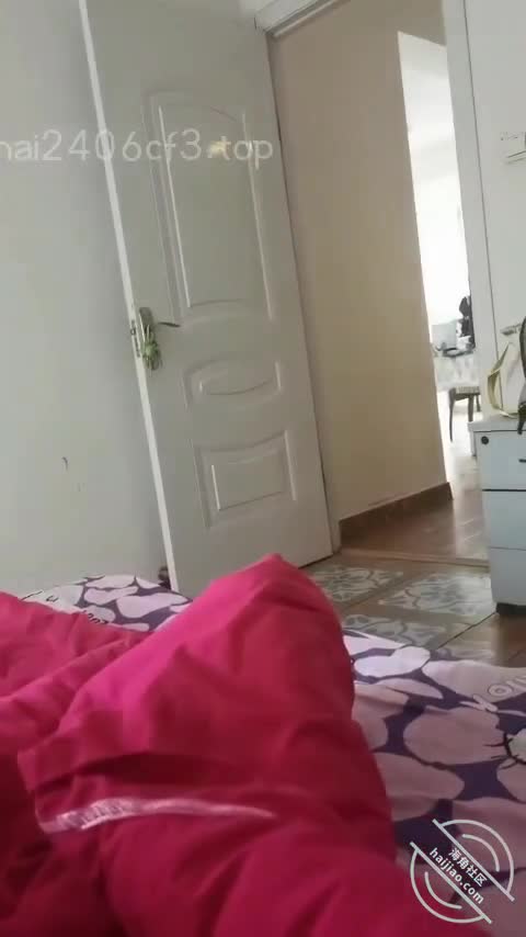 作者： #海角社区 #海角_168845489301主题：肉棒抚慰我们可爱的巨乳灵魂工程师，表示自己感到疲惫，未老先衰。