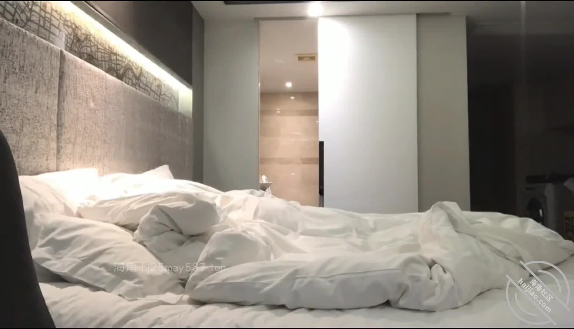 作者： #海角社区 #海角_174525036501主题：约炮黑丝女大学生 深情口交