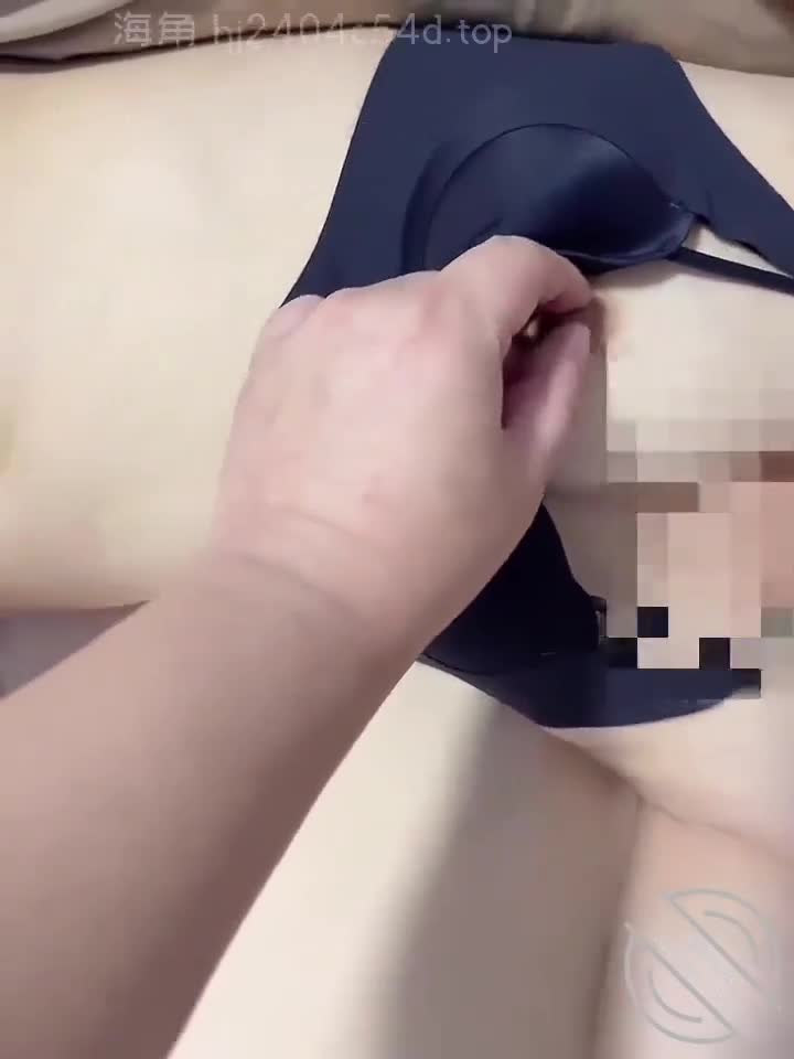 作者： #海角社区 #幻想操妹妹的哥哥主题：来了，取得了成功，第一次与妹妹亲密接触，酒壮怂人胆，暗中与喝醉的妹妹发生了关系。