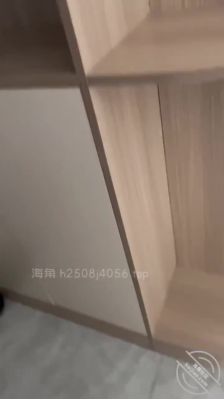 作者： #海角社区 #奶子即正义主题：原创:趁着丈夫不在，偷偷去情人的家里与她发生关系，果然，妻子还是别人的好！