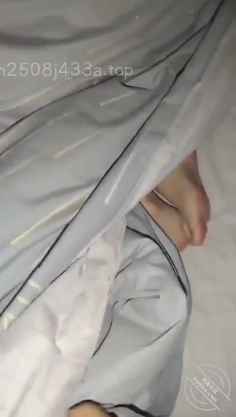 作者： #海角社区 #熟控大胖主题：侄女借宿叔叔家，半夜叔叔跑进去偷插内射侄女