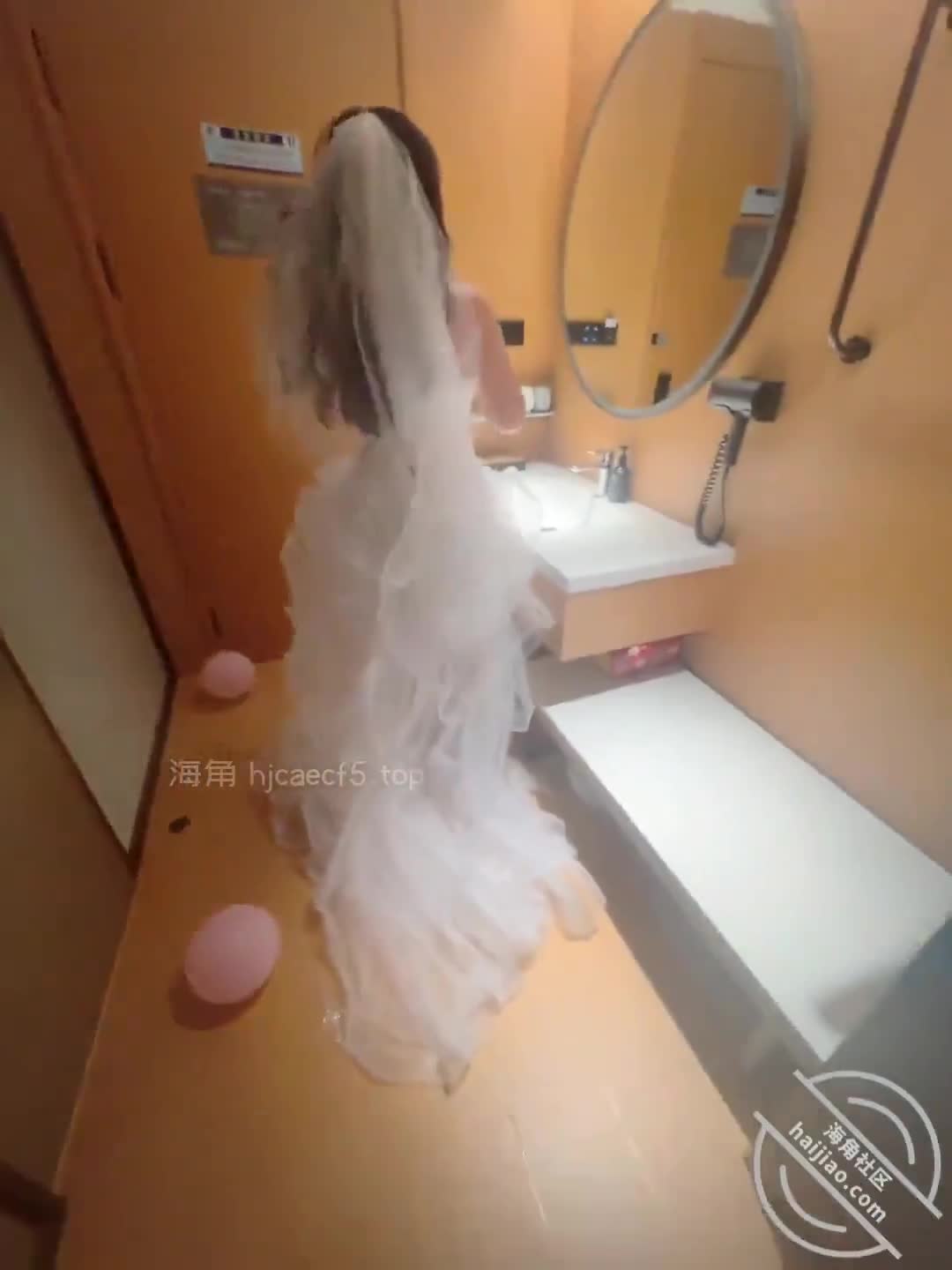 #海角社区 #会喷水的亲姐姐【50分钟】生日当天姐姐穿上婚纱，酒后在“婚房”潮喷不断，吞下我全部精液