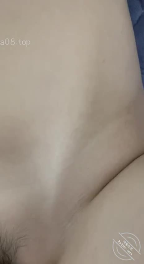 #海角社区 #白袜 #嫩穴穿着小白袜的女儿，被我摁在身下摩擦