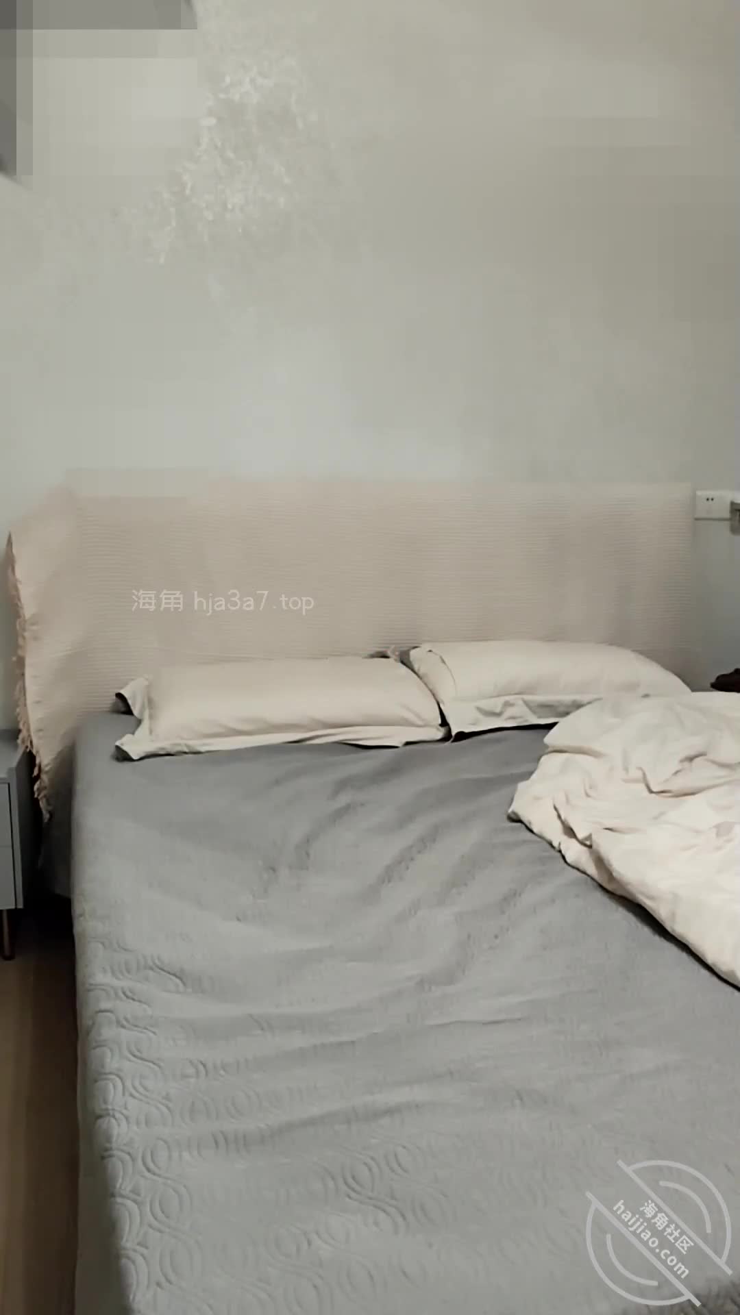 #海角社区 #乱伦淫声骚语（真实偷拍）第一次调教嫂子穿情趣黑丝操逼