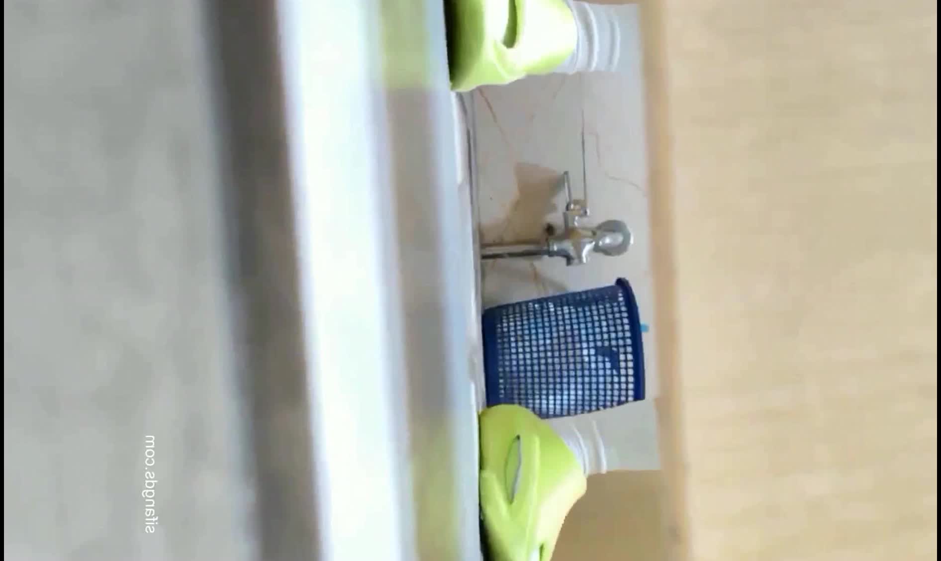 2048.vip-大神潜入商场女厕全景偷拍几位漂亮小姐姐 人美BB也嫩