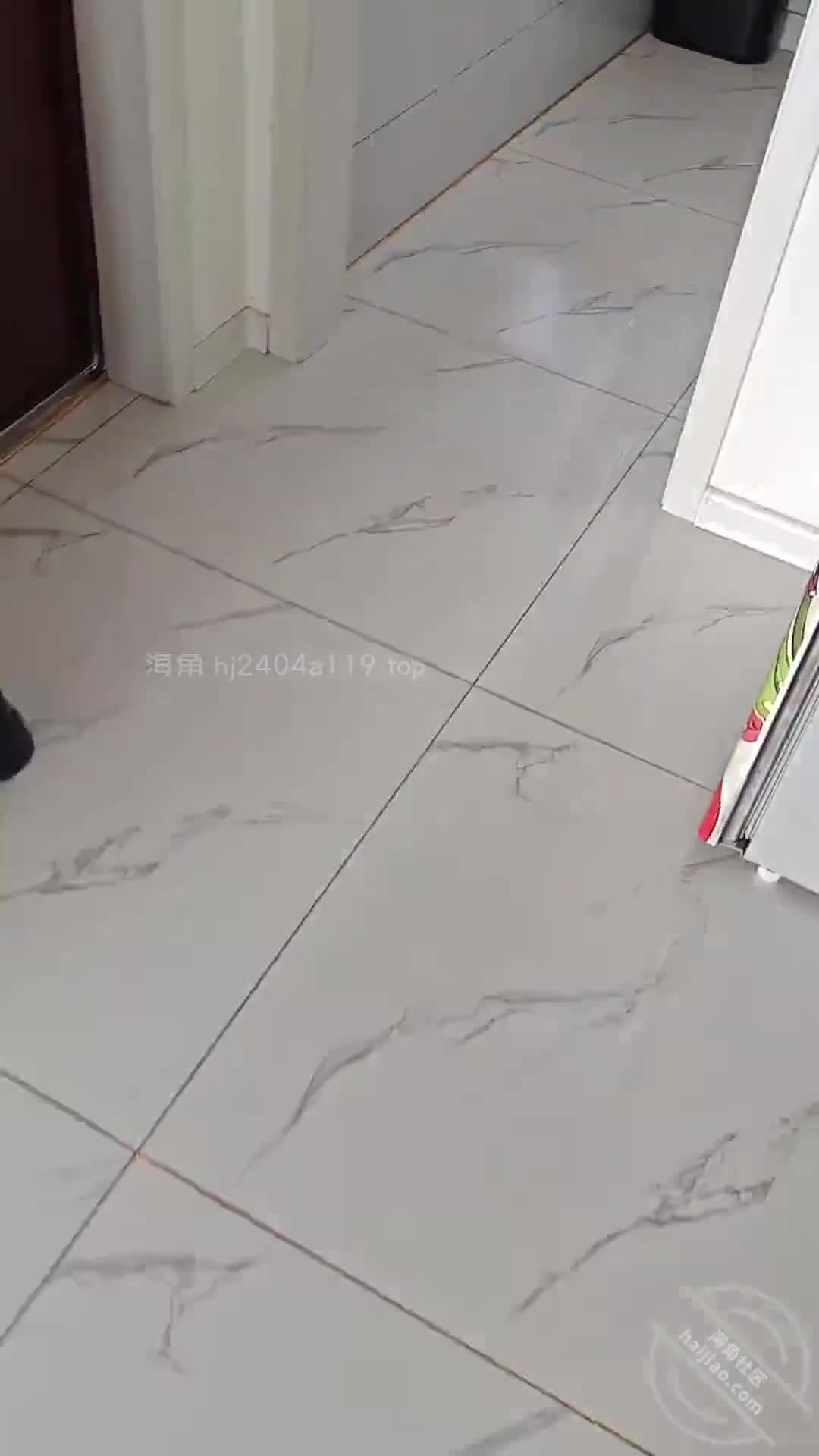 #海角社区 #乱伦 #黑丝 #少妇骗嫂子说表姐睡觉了，故意使劲操让嫂子叫床给表姐听