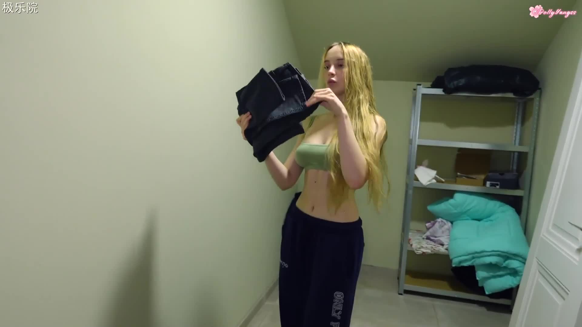 PollyYangs欧美高颜值白虎女神【Polly Yangs】 天哪！邻居把我绑起来，在肮脏的地下室狠狠地操我，还射在了我的小穴里肌肉猛男谁见了不着迷 白虎体质属实诱人 最后还有内射特写#PollyYangs #母狗 #大奶 #打桩 #内射