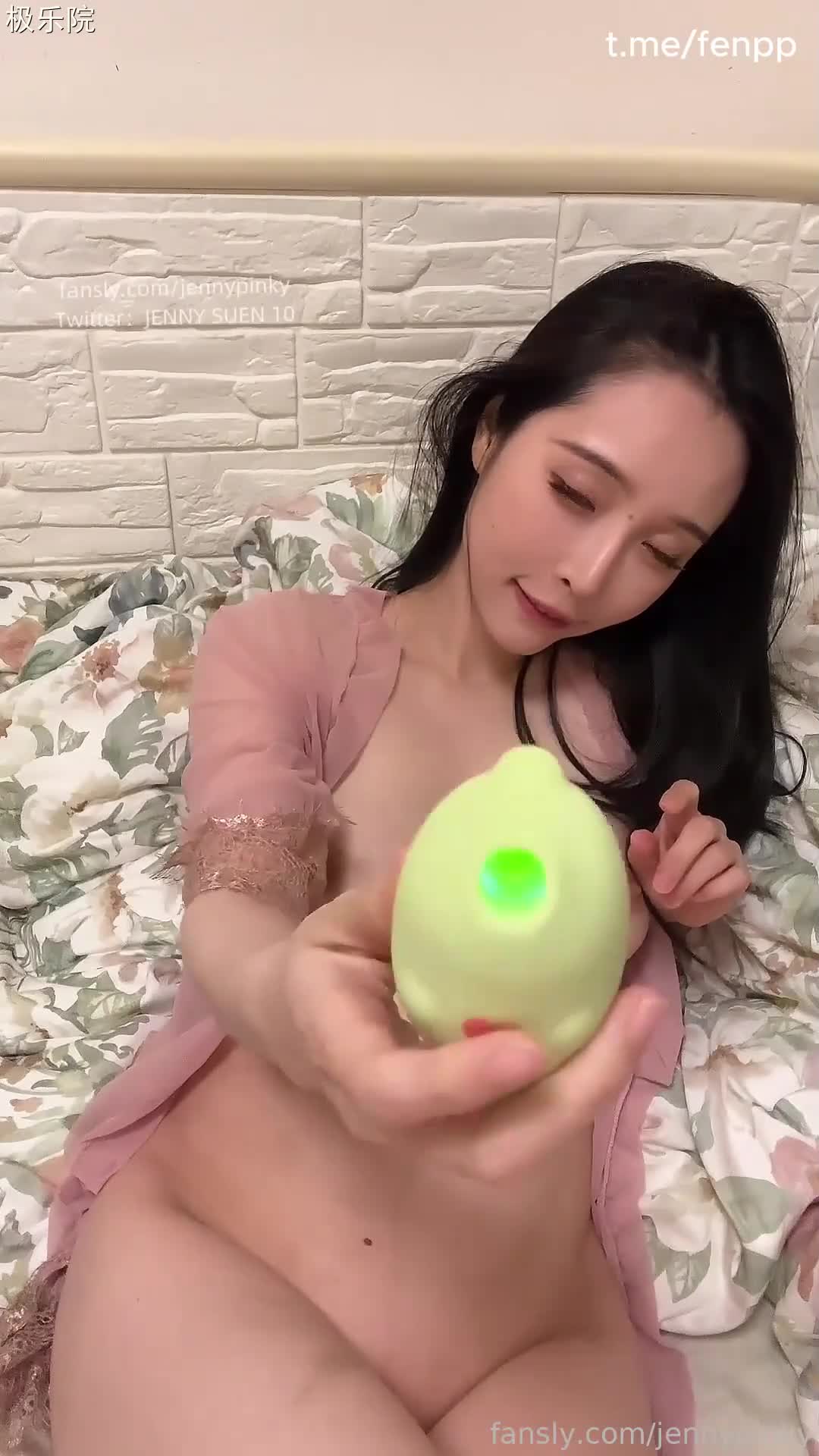 孙禾颐来和我一起高潮吧宝贝 只能说表演的非常到位 我就不信一条骚母狗 光按摩阴蒂就能高潮 白浆也没有淫水也没怎么流#孙禾颐 #自慰 #大奶 #母狗 #调教