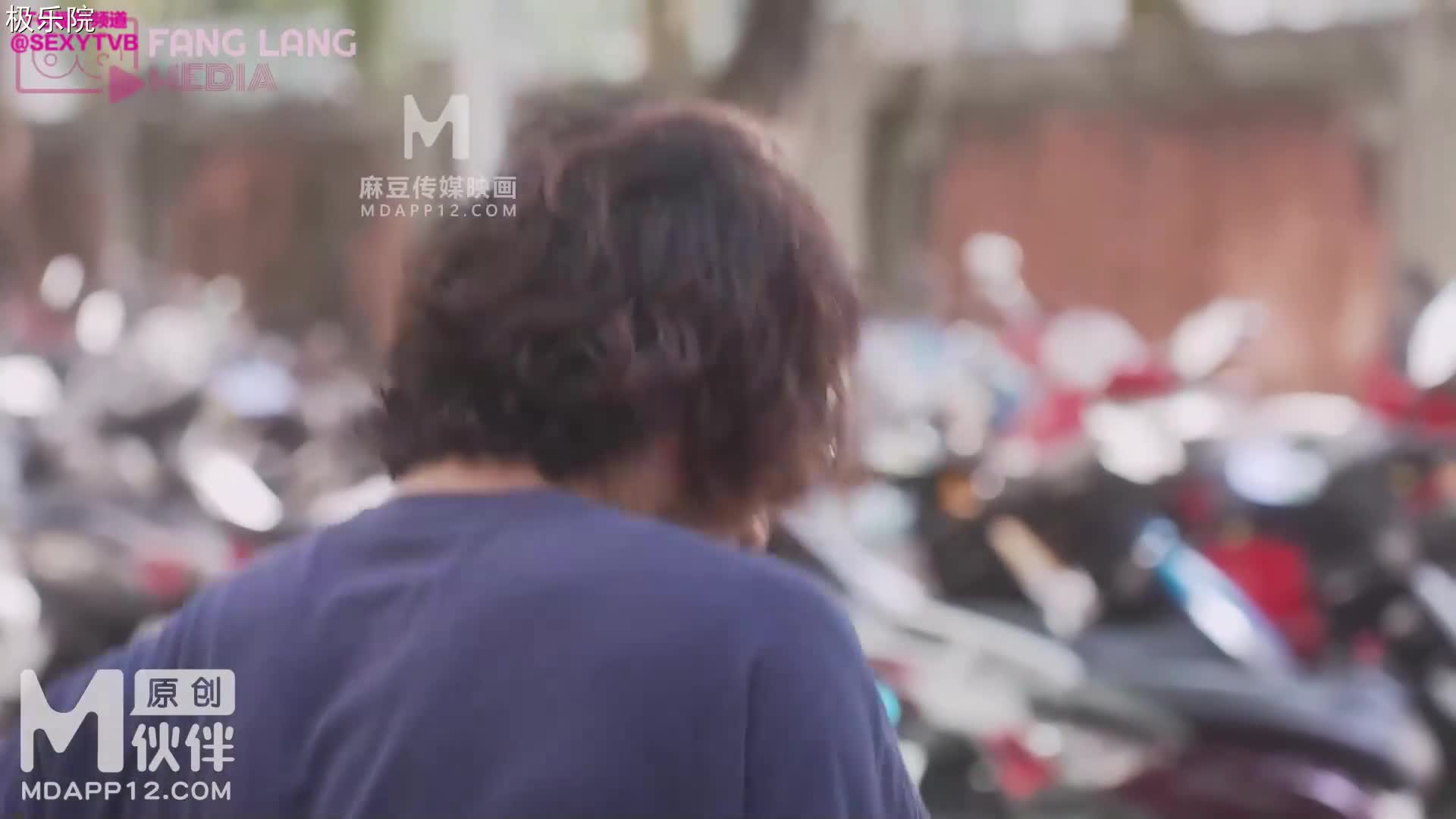 古伊娜新晋女优养成 放荡女模特在车上就已经调教了一番 学院风制服显得格外反差 女上位打桩乳摇十分诱人#古伊娜 #自慰 #大奶 #打桩 #JK