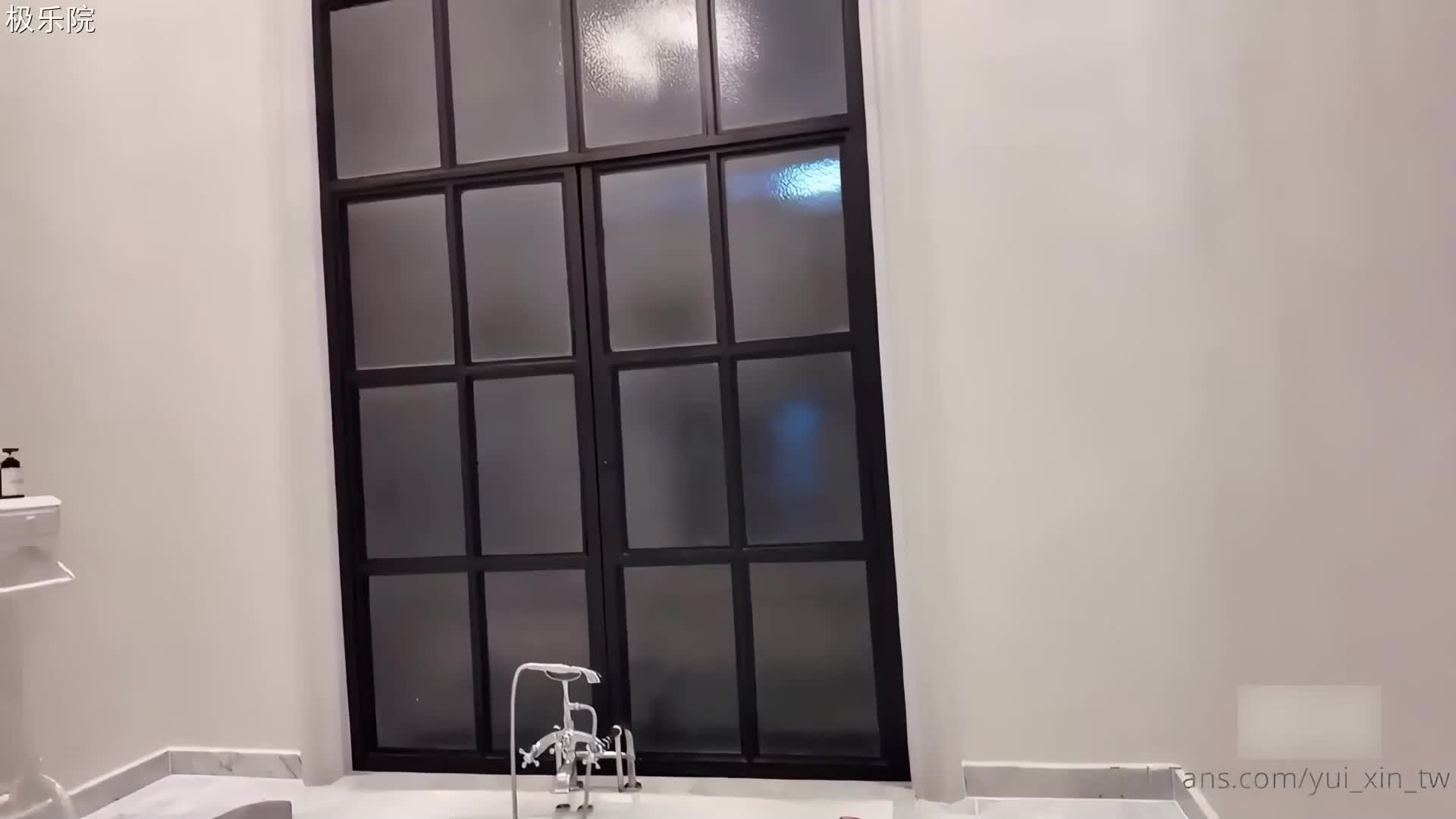 辛尤里 仪式上的新娘 深夜人妻禁忌的寂寞这部视频应该是辛尤里怀孕前期拍的 肚子还不是特别大#辛尤里 #捆绑 #巨乳 #调教 #颜射