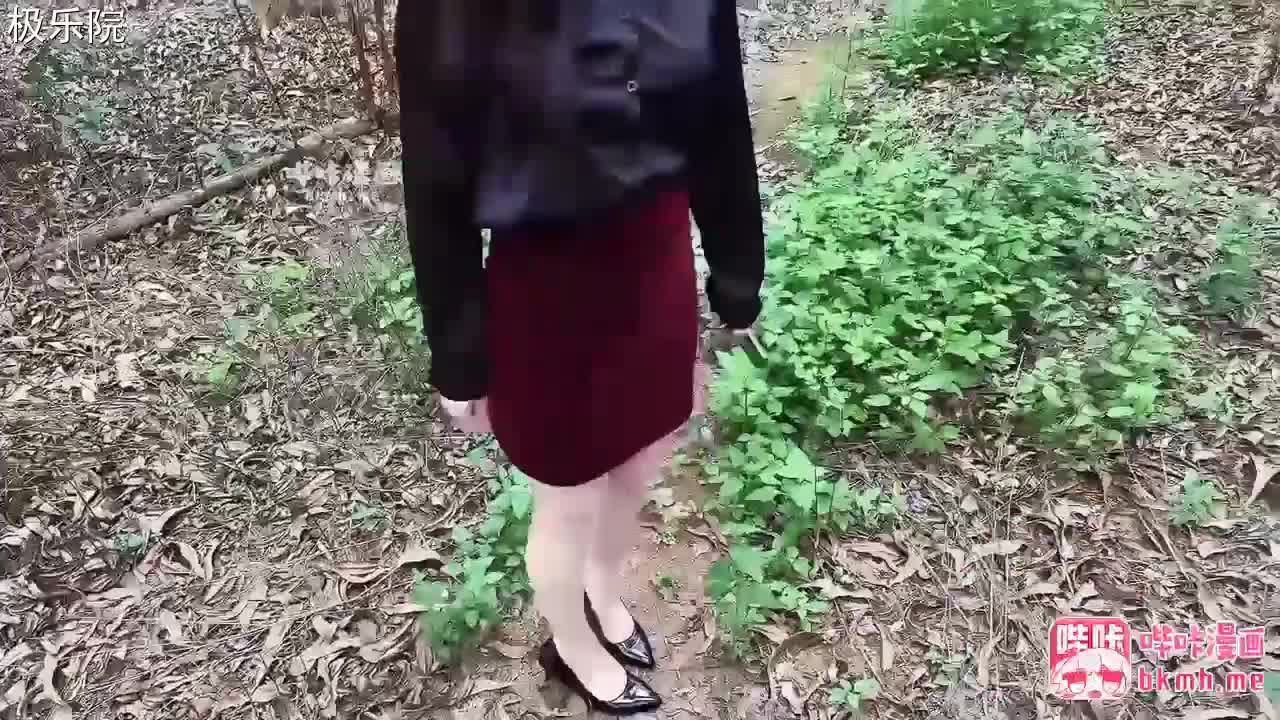 萌崽儿工作中的冷酷女上司 变成了令人难以置信的色情淫荡女人先在野外深喉口爆一发 然后再回到车里激情车震 最后内射有特写#萌崽儿 #车震 #黑丝 #野战 #内射