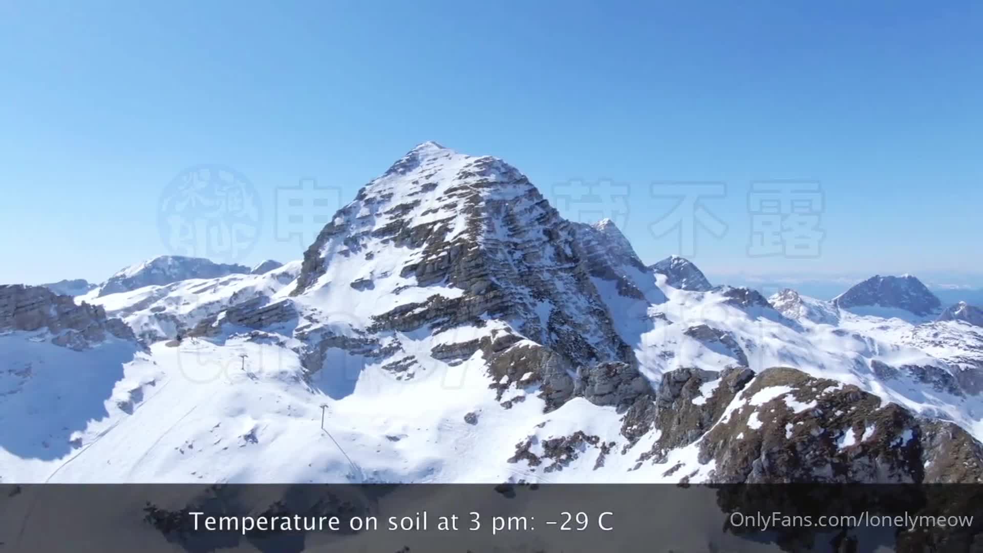 #Lonelymeow #你的小喵 #onlyfans #福利姬 西伯利亚之旅，淫荡性感睡衣被狂操！点击看她更多