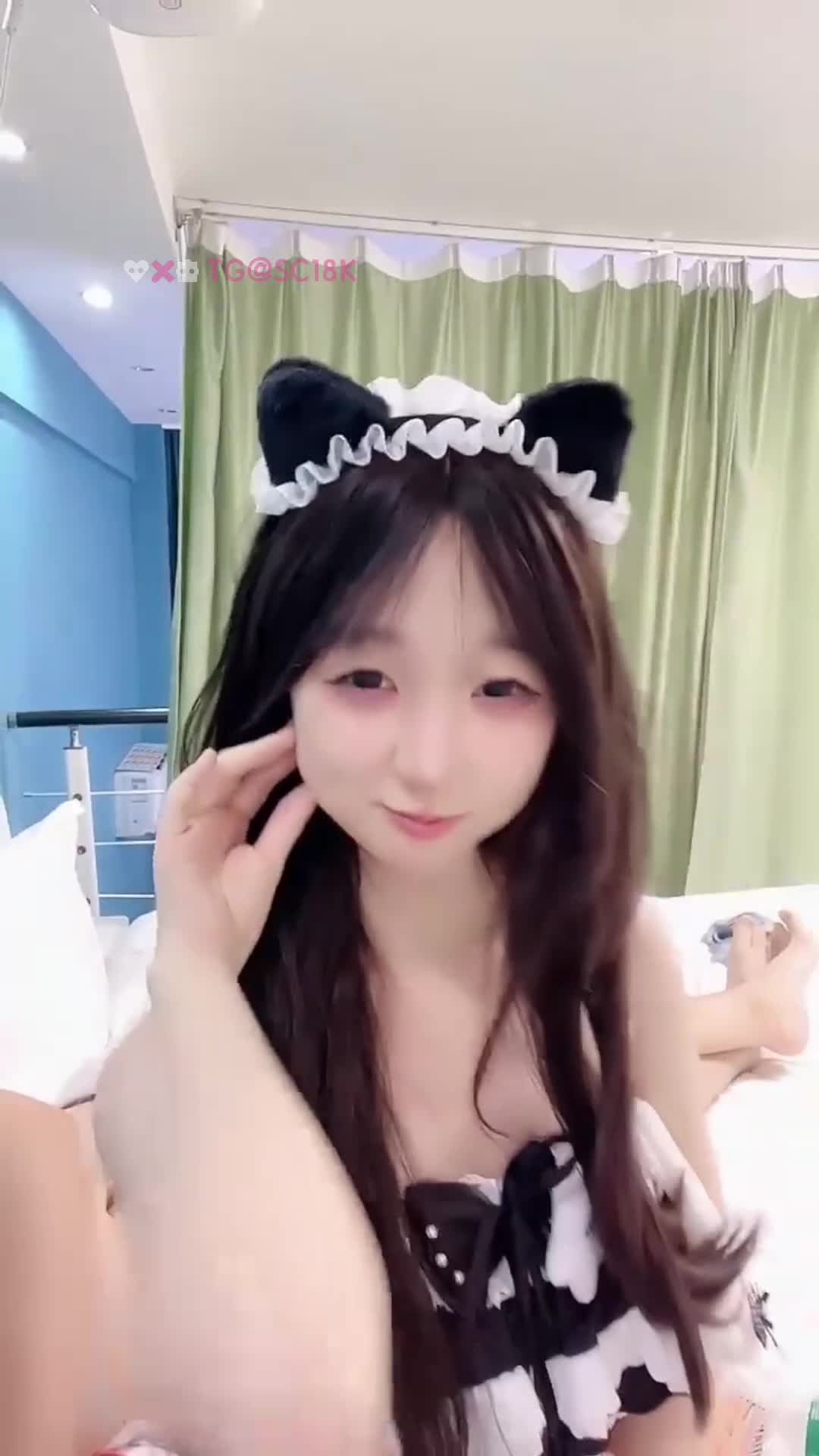 #萝莉 #自慰 #直播 #网红 甜妹大学生直播诱惑大哥，大哥一直喊要受不了了太真实了，是个听劝的妹子非常配合互动～完整2小时05分钟已更新SVIP 解锁百位福利姬