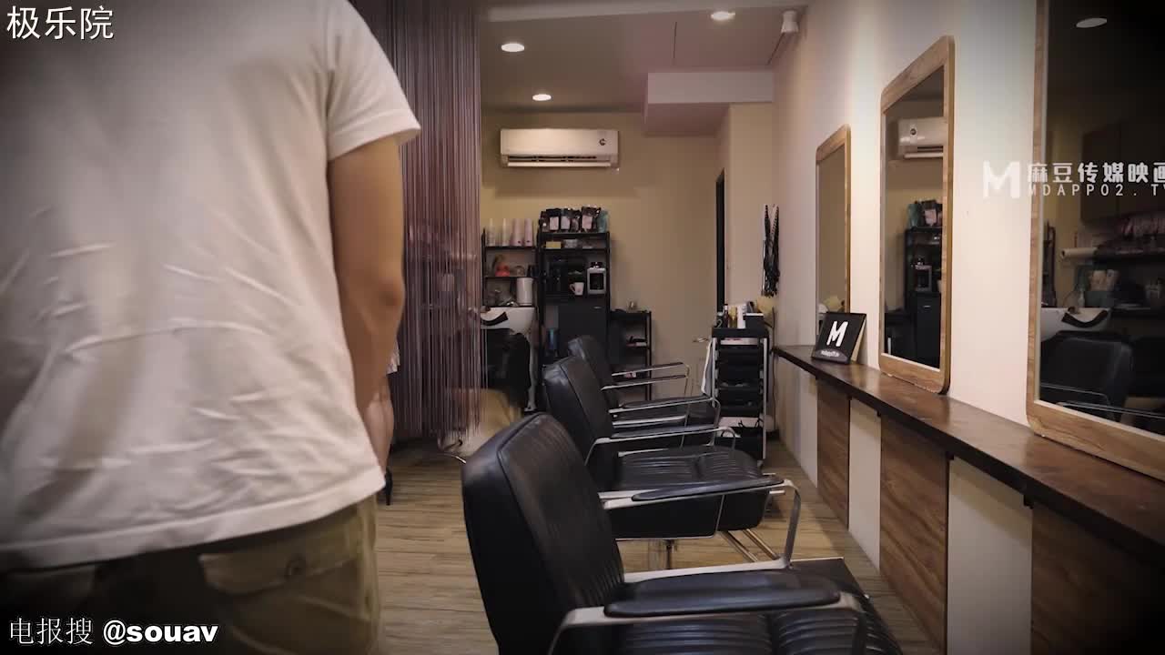 苏娅针孔直视淫乱性爱建议女主把阴毛刮一下 打桩乳摇十分诱人 最后还有内射特写#苏娅 #剧情 #打桩 #大奶 #内射