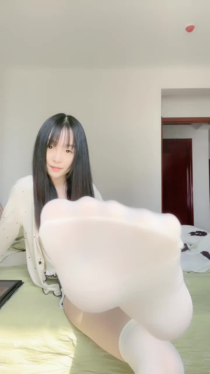 2048.hk@小欲红绿灯白丝裸足