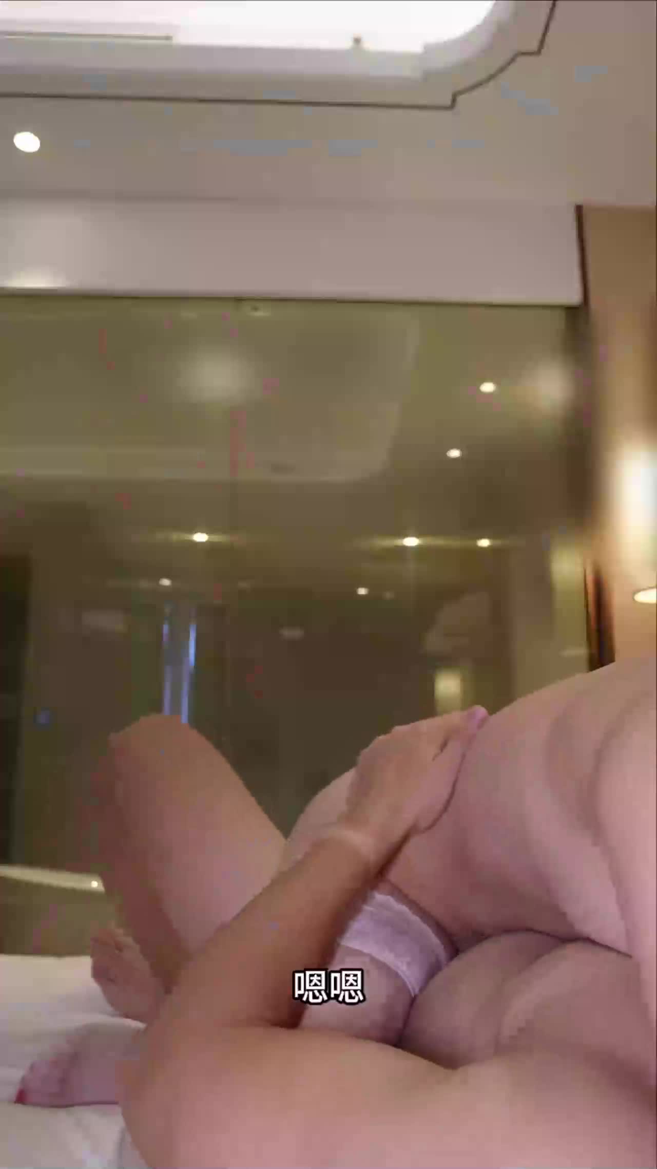 极品出轨人妻 #母狗 #白虎  【别错过这劲爆一幕】首次邂逅如此撩人的对话！身材火辣的杨柳腰人妻，满口诱人言语，对老公直言渴望更强劲的刺激，还大胆邀请小姐姐来满足他！ 她的每句呢喃都散发致命魅力，让人欲罢不能。 快来探索这份禁忌的激情吧！  点评：这对白太会撩了，绝对让你心跳加速，欲火焚身！点击下载同款APP 绝美母狗等你调教