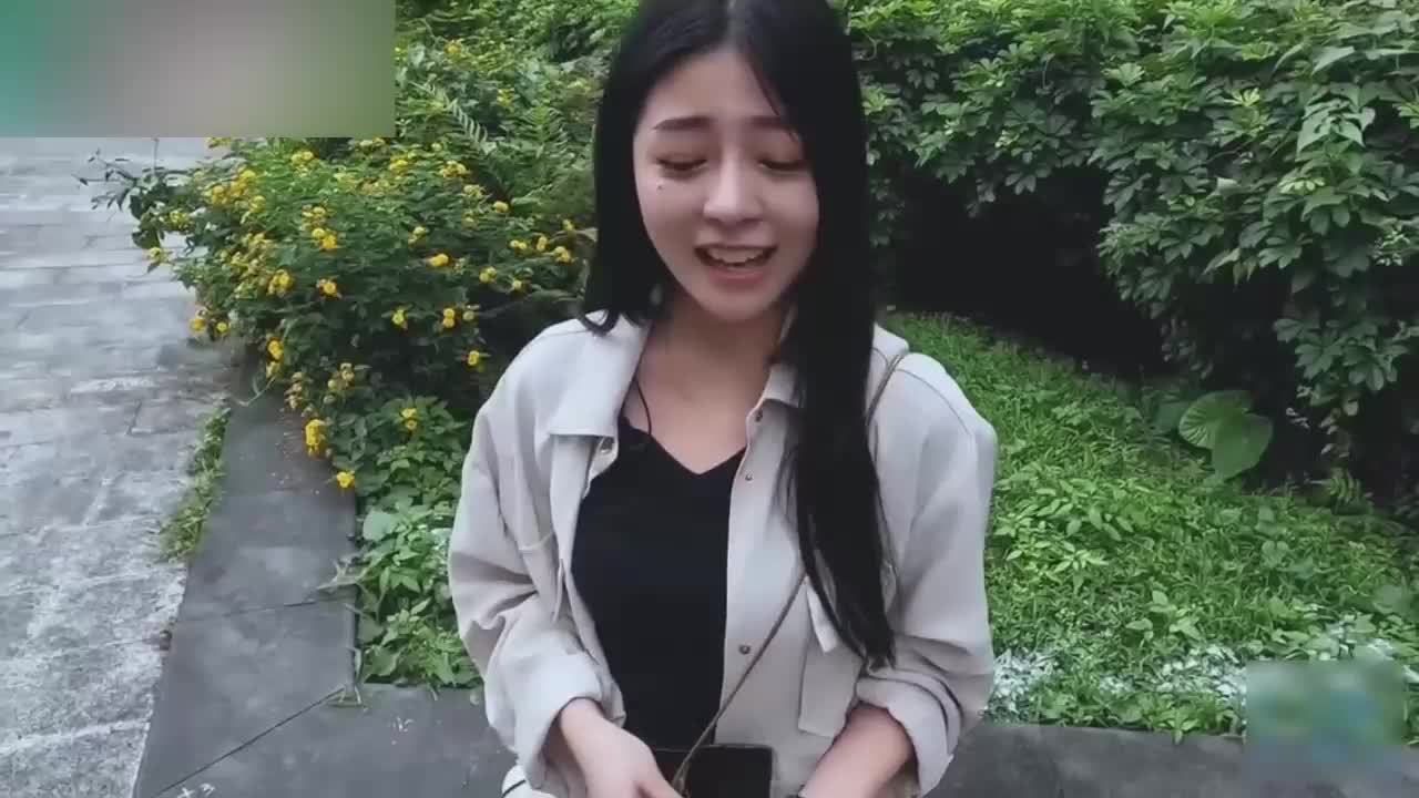 【真实搭讪-大神公园搭讪清纯美女】借口找美女体验一天恋爱的感觉,最后带到酒店激情做爱