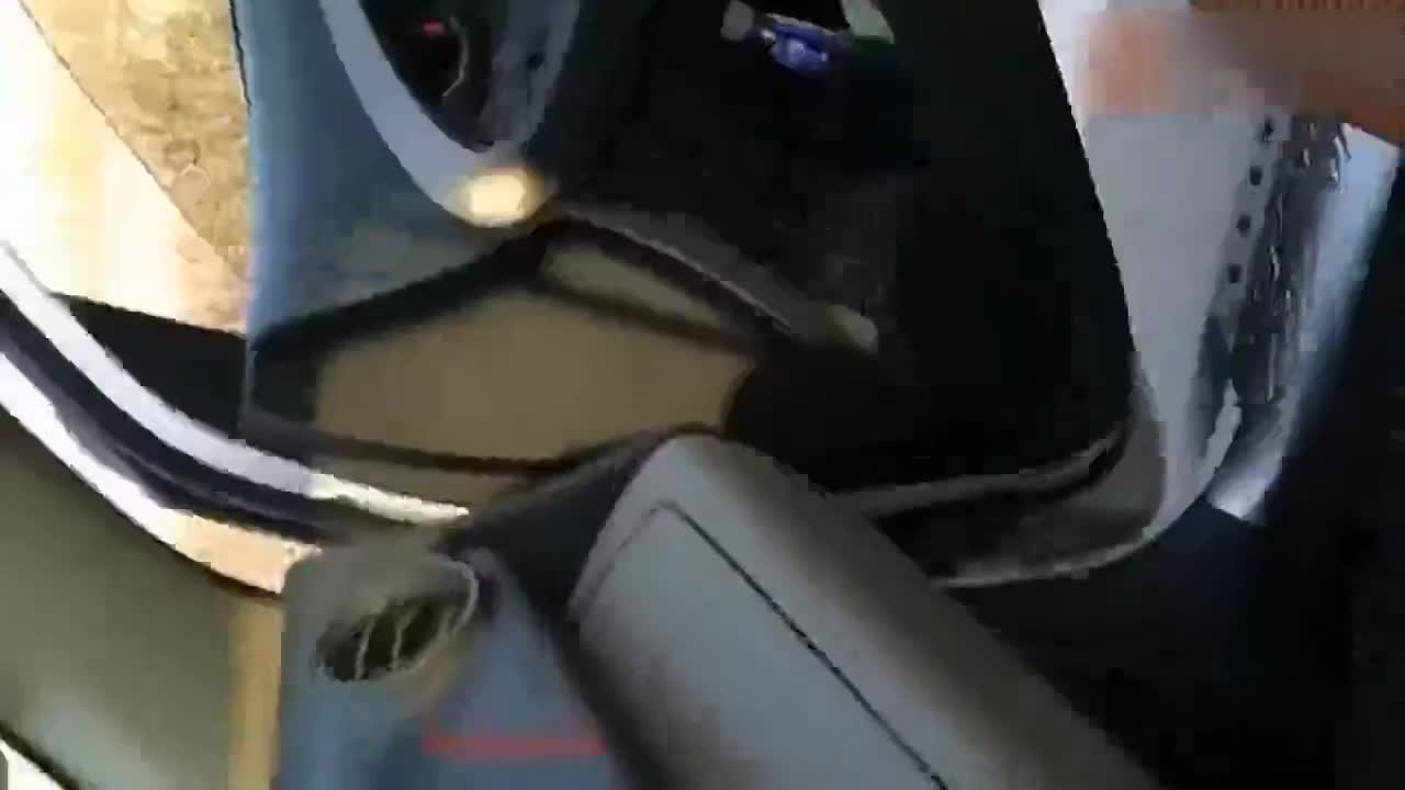 河北唐山私家车主搭讪极品黑丝美少妇，饮料里下药，在车里把她干翻了