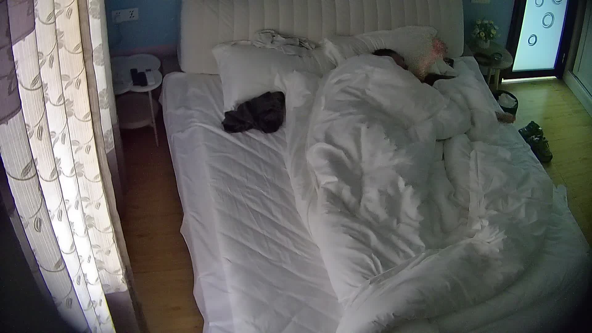 2048.vip-酒店偷拍 8-8 中年夫妻激情不减 少妇挺漂亮又能配合 男人不喂饱那可能就被偷家了 无水原版