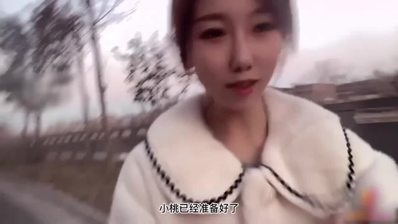 【真实事件】美女户外勾搭路人。