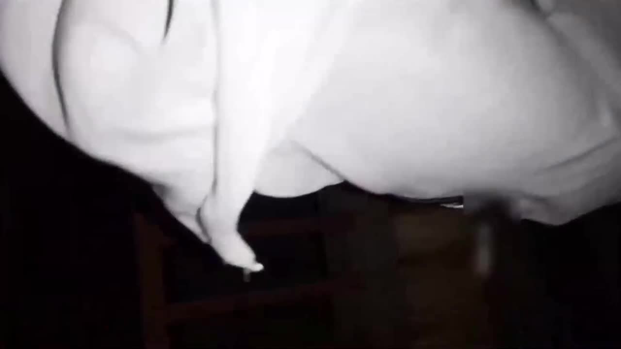 【天台自拍】极品身材长腿可爱骚妹深夜天台被搭讪屌丝男无套强上