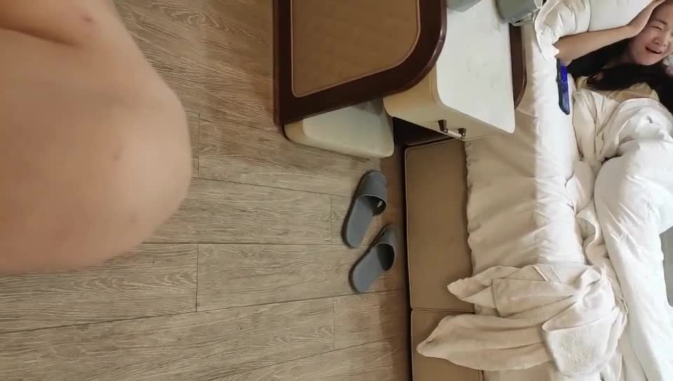 【爱情勾搭良家】良家骚女开房操逼，搞得不舒服强烈反抗