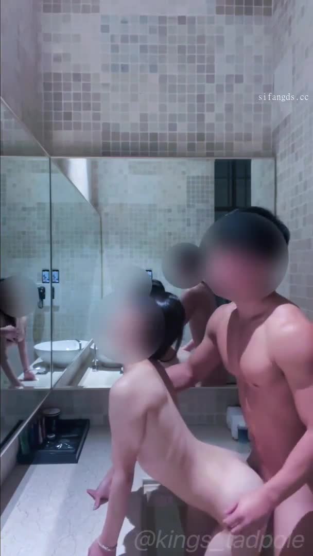 2048.hk@我下次不要在鏡子前面玩了… 兩個人 竟然有五六張臉要碼！ 