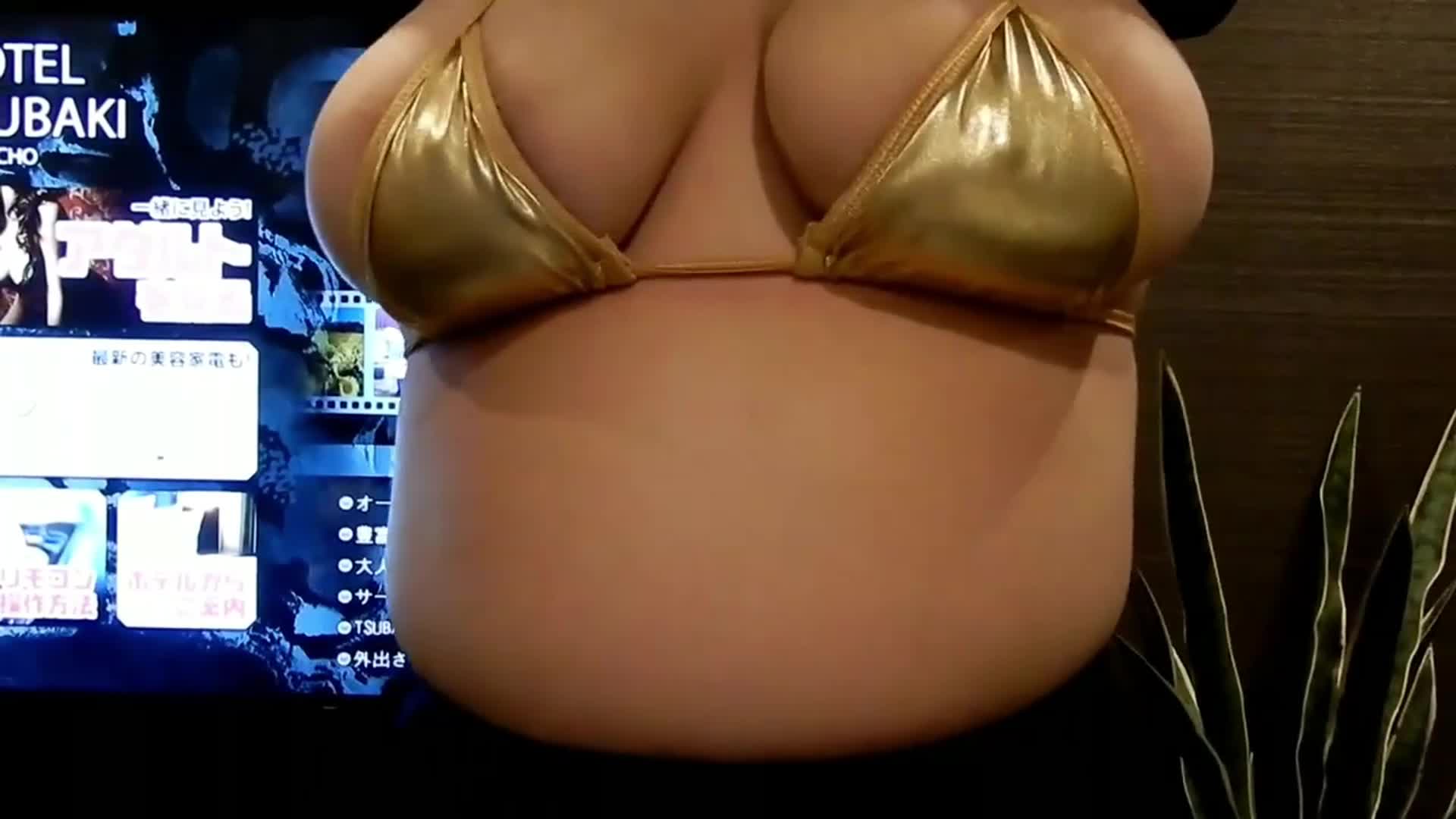 和上期一样的系列爆奶姐姐的性欲处理，这次还找了JK妹毛衣大奶真是劲啊！泳装巨乳更是不赖！让我在大奶里面喷一发也行啊！#乳交 #巨乳 #泳装 #毛衣 #口交