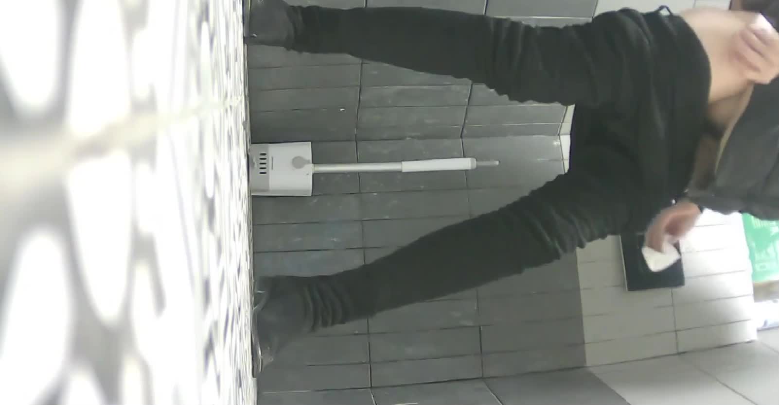 2048.vip-大神潜入写字楼女厕多角度偷拍多位美女职员 各种肥美的嫩鲍鱼