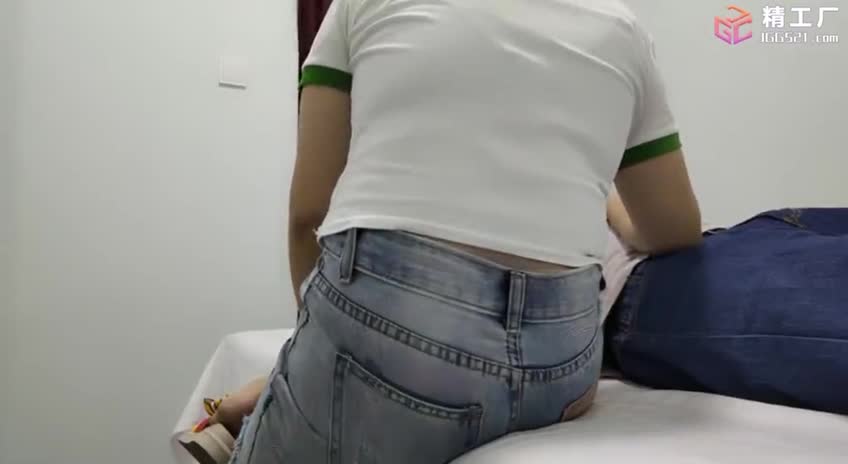 按摩会所足疗店良家女技师熟女少妇奶子好大 可惜了只做半套胸推口爆打飞机服务 #按摩 #会所 #偷拍