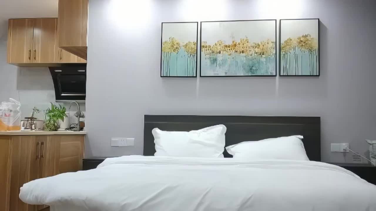 身材丰满大奶技师 镜前站立后入看着自己骚表情 #按摩 #会所 #偷拍