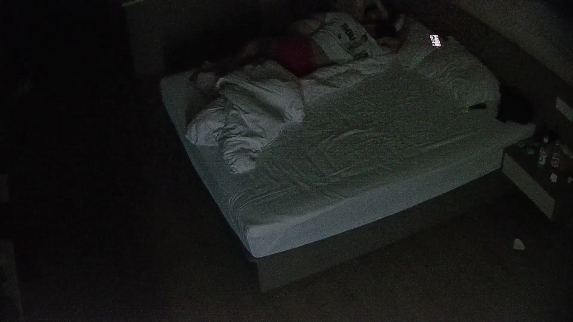 2048.vip-大学城 11-1 女的躺直夹紧 男人大鸡巴猛怼骚逼 两下就干累了 换骚逼上来 一顿猛坐 男人直接败