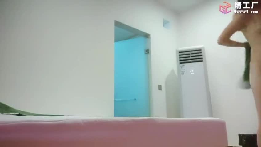 按摩足疗会所加价在按摩床上干女技师苗条身材 很会叫床 换各种姿势插小骚逼 #按摩 #会所 #偷拍