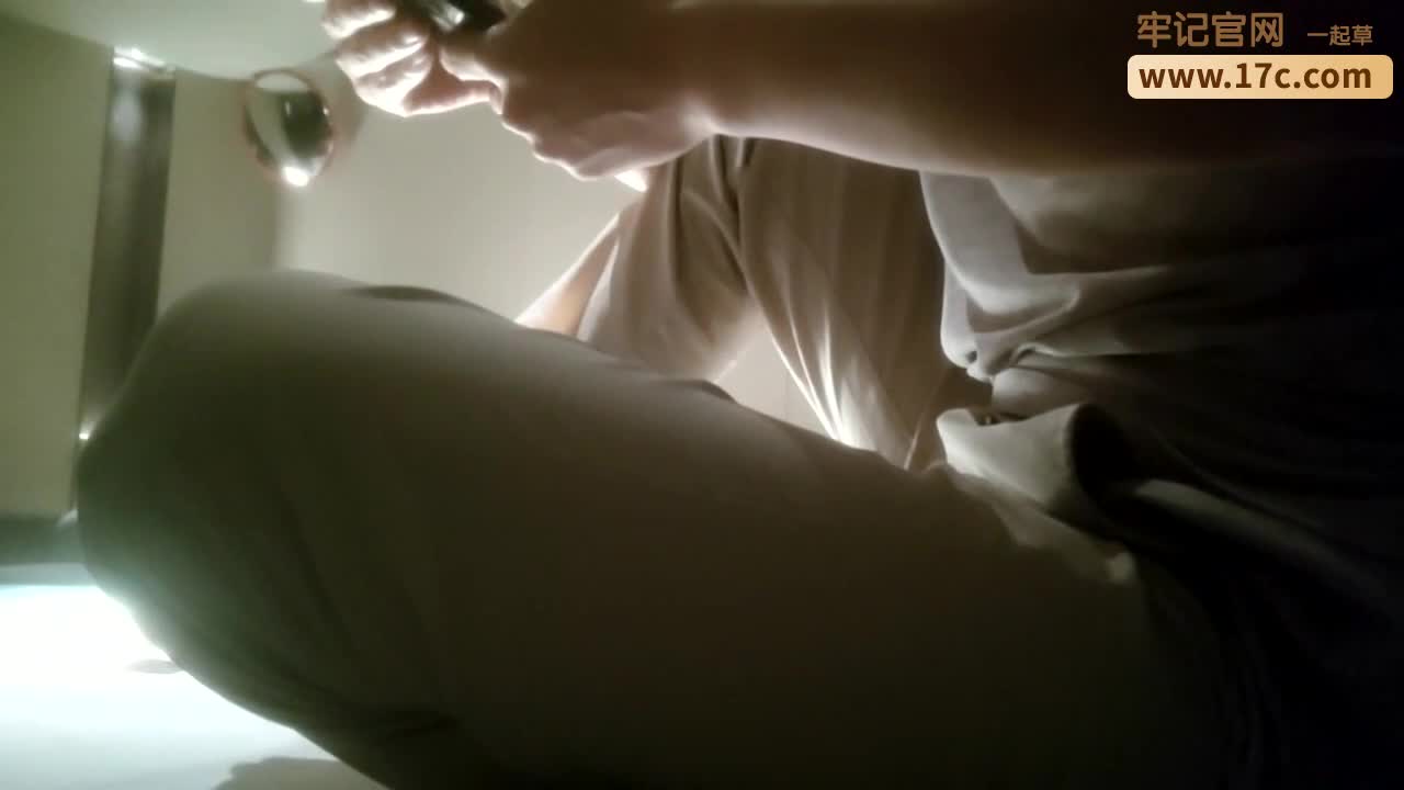 按摩会所极品巨乳女技师 打飞机服务 摸摸奶子 扒开内裤扣小骚逼 #按摩 #会所 #偷拍