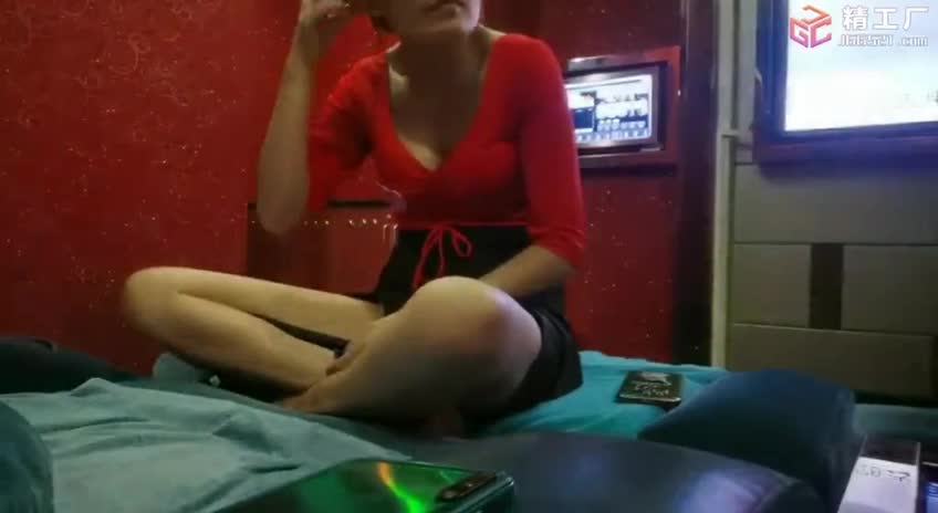 按摩会所勾搭包臂裙良家巨乳女技师加价带回酒店啪啪做爱身材很棒连续干了半个多小时给她的小骚逼干肿了 精彩对白 #按摩 #会所 #探花 #偷拍