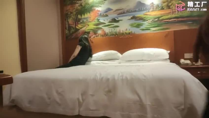 按摩会所勾搭极品良家少妇女技师包臂裙很诱人调情舌吻 狠狠的爆插精彩对话 #按摩 #会所 #偷拍