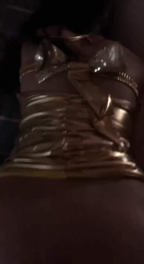 按摩会所店良家女技师足交口爆服务不过瘾约出去干一炮无套插入粉嫩的鲍鱼怕内射中途带上套子接着干很刺激 #按摩 #会所 #偷拍