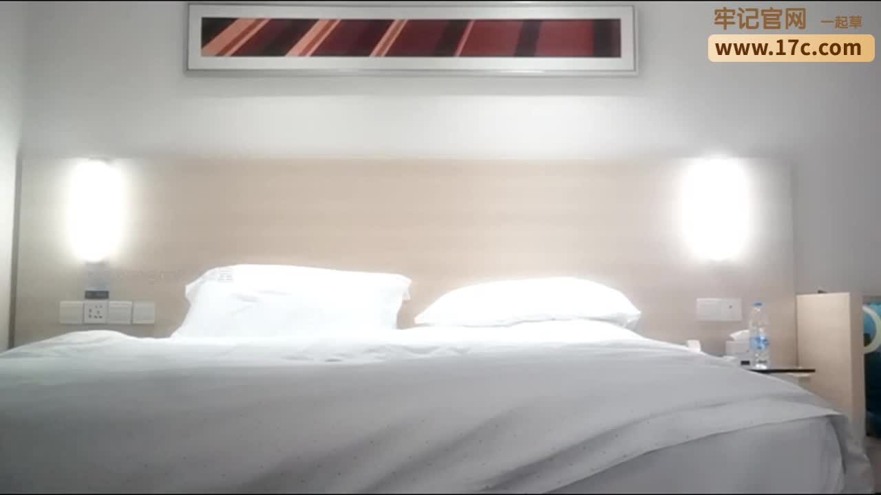 按摩会所店勾搭良家高颜值御姐女技师加价外出酒店做爱 精彩对白 还一起洗澡 服务态度很棒 口活一流 狠狠的爆插 把套子干进小骚逼里内射 还给她扣出来 #按摩 #会所 #偷拍