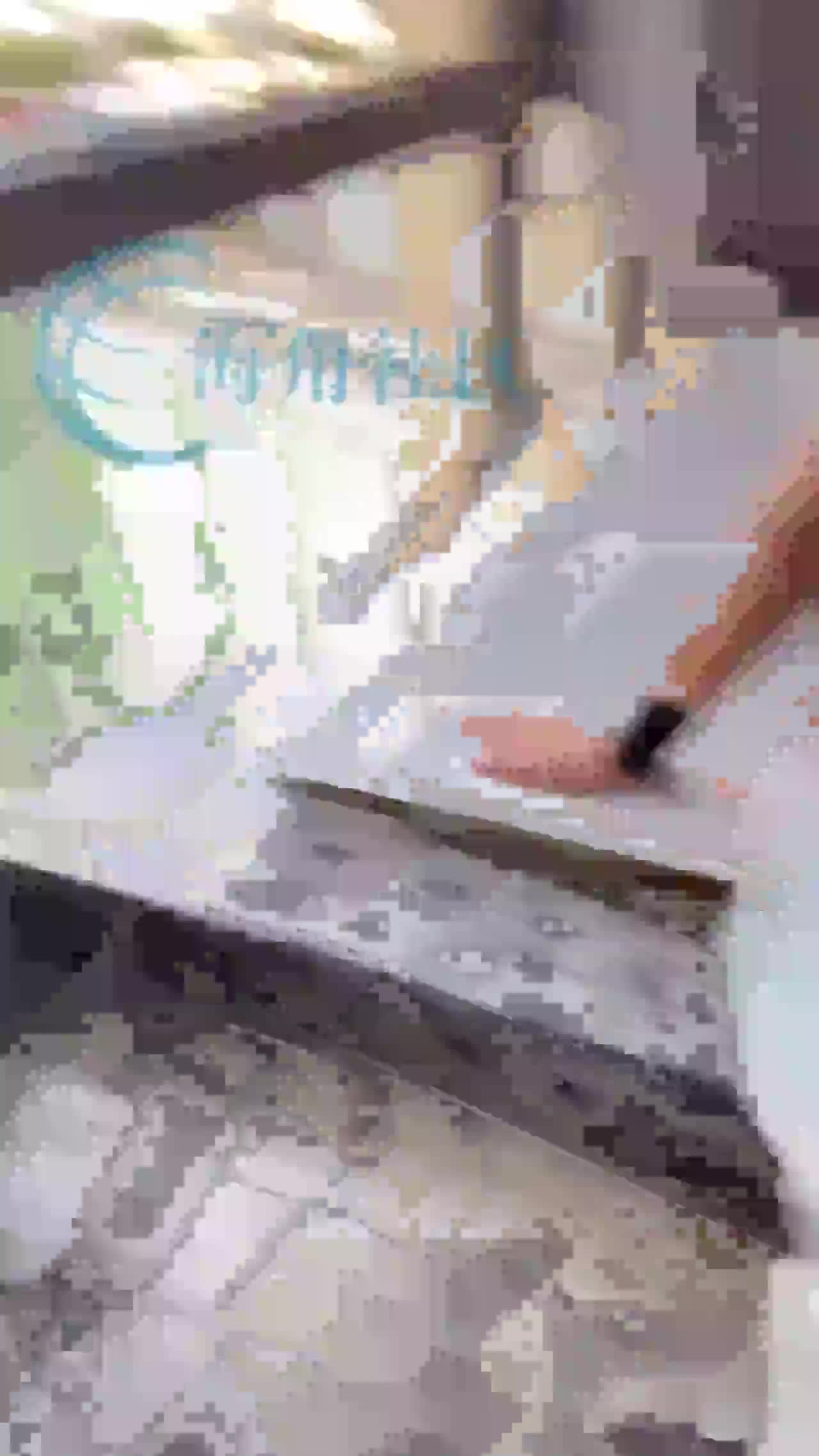 牛仔裤翘臀裤里丝来了,窗前凌辱前凸后翘的极品人妻,多角度爆草内射