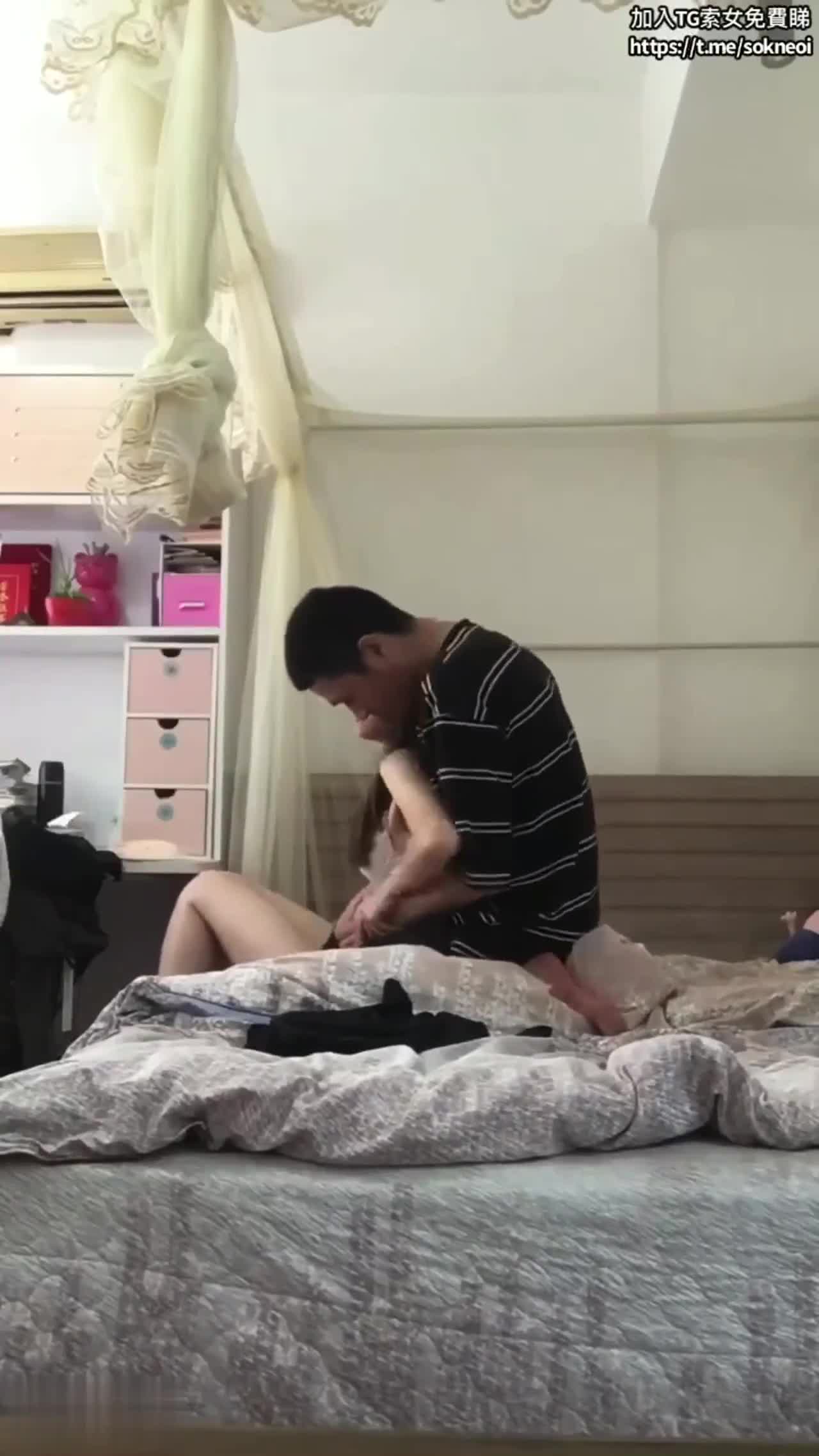 【自拍流出】淫底港女同男友做愛自拍流出 叫聲銷魂