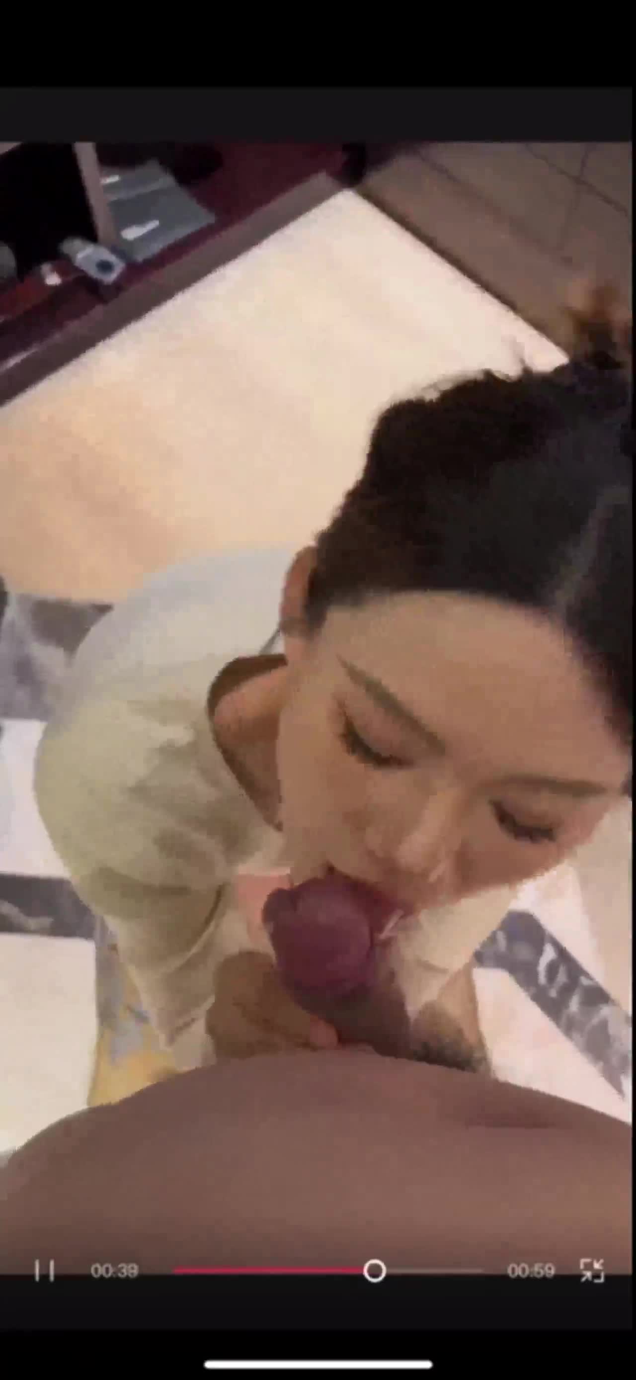 和她偷情快一年了，虽然不在一个家住，但是楼上楼下，每天约会都特别方便5+和她偷情快一年了，虽然不在一个家住，但是楼上楼下，每天约会都特别方便