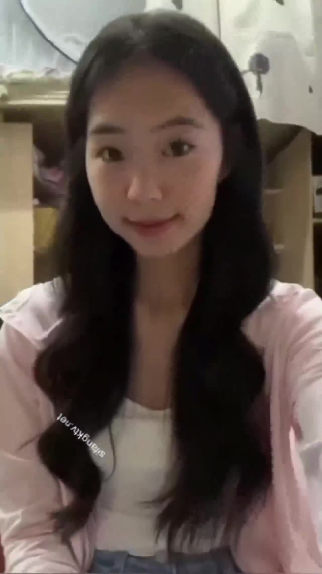 【高质量反差婊泄密】女神风超大尺度性爱被爆 生活中纯欲女神 私下却爱吃鸡吧爱吃精！