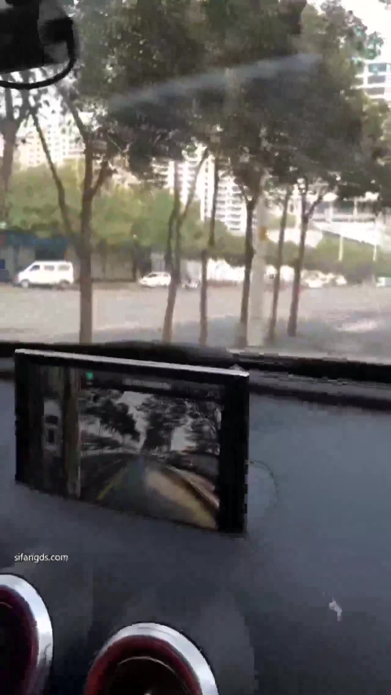 西萌工作室 清纯双马尾嫩妹商场+校园露出2部 颜值在线