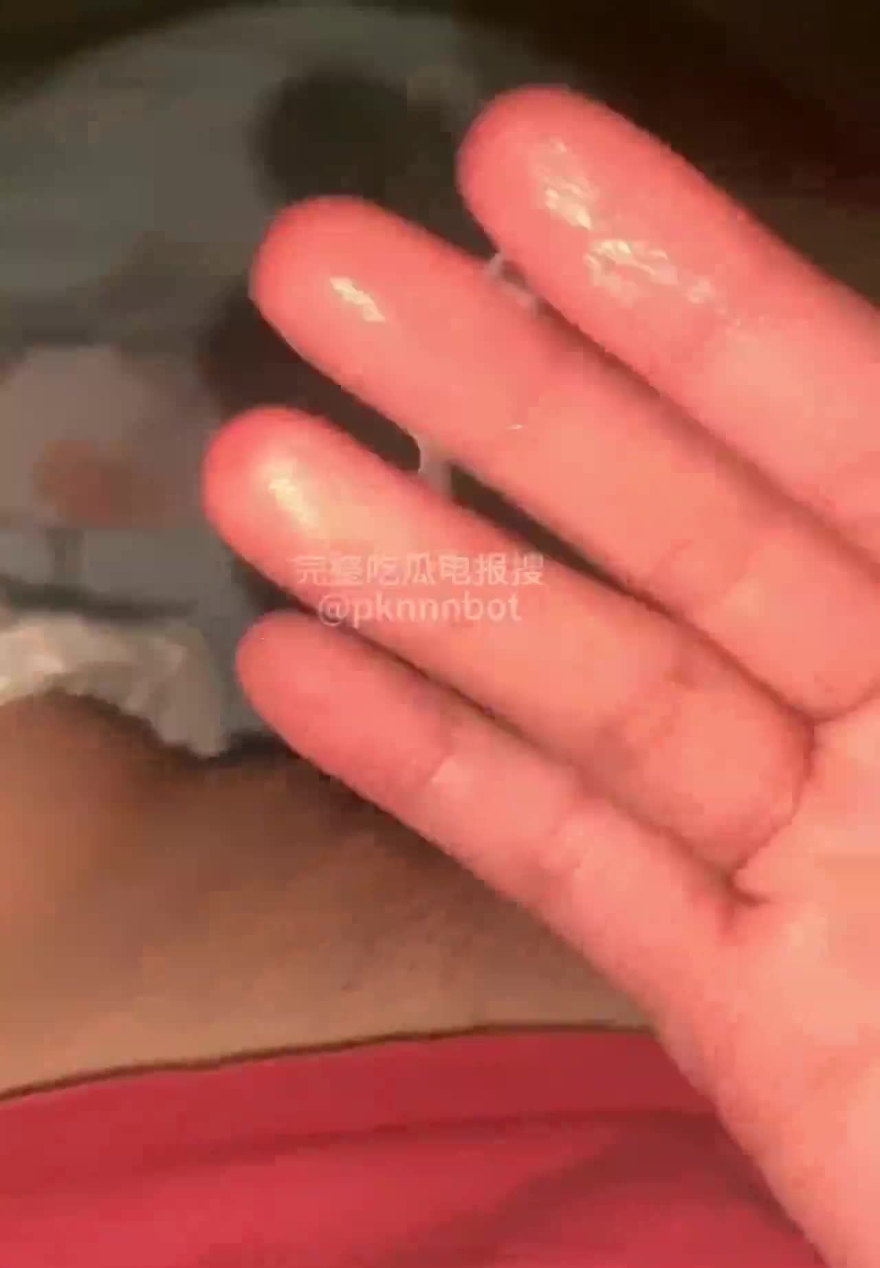 河北唐山气质嫩妹谢雨桐 被男友带去和好兄弟玩多人 小视频风靡全网