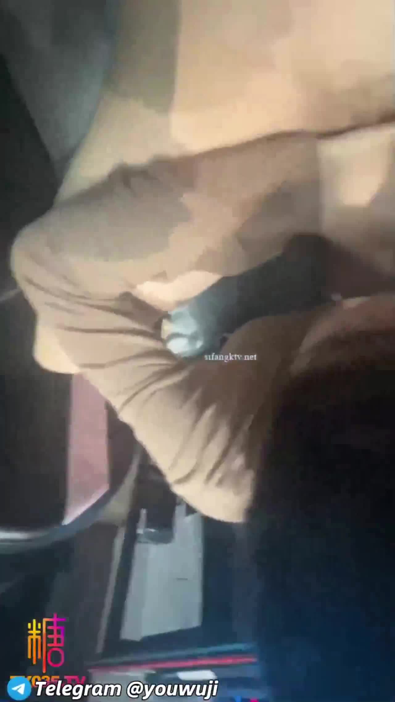 电竞酒店的陪玩_一边打游戏一边口_无套内射_淫语对白